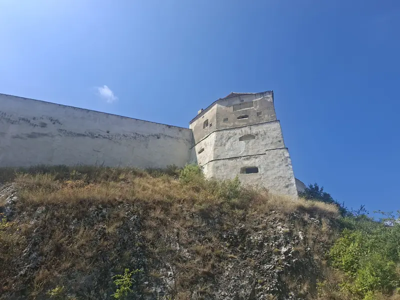 Zidurile cetății — Cetatea Râșnov