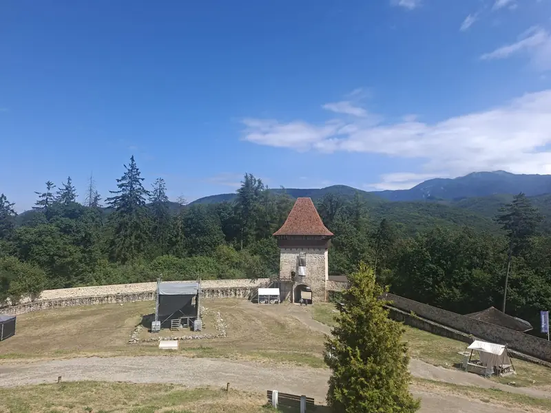 Poartă de intrare — Cetatea Râșnov