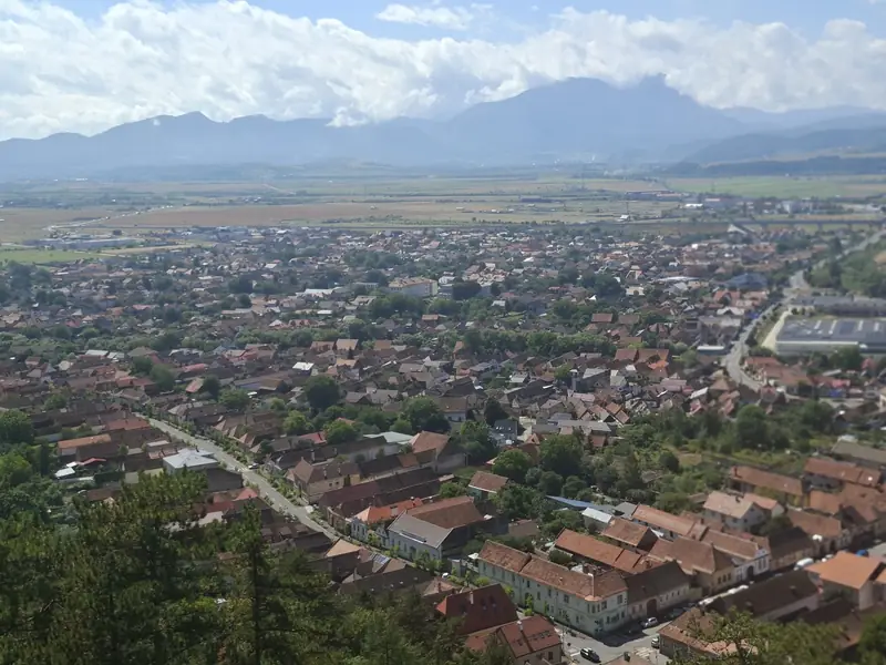 Panoramă asupra localității — Cetatea Râșnov