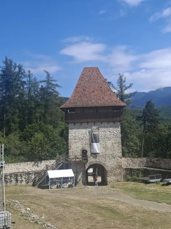 Poartă de intrare — Cetatea Râșnov