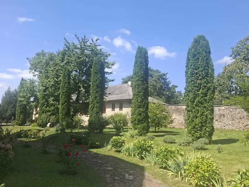 Grădină și vegetație — Castelul Hasdeu și Curtea Domnească Brebu