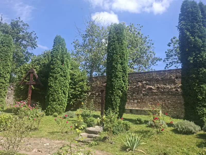 Grădină și vegetație — Castelul Hasdeu și Curtea Domnească Brebu