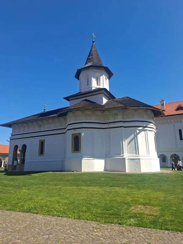 Biserică — Mănăstirea Sâmbăta