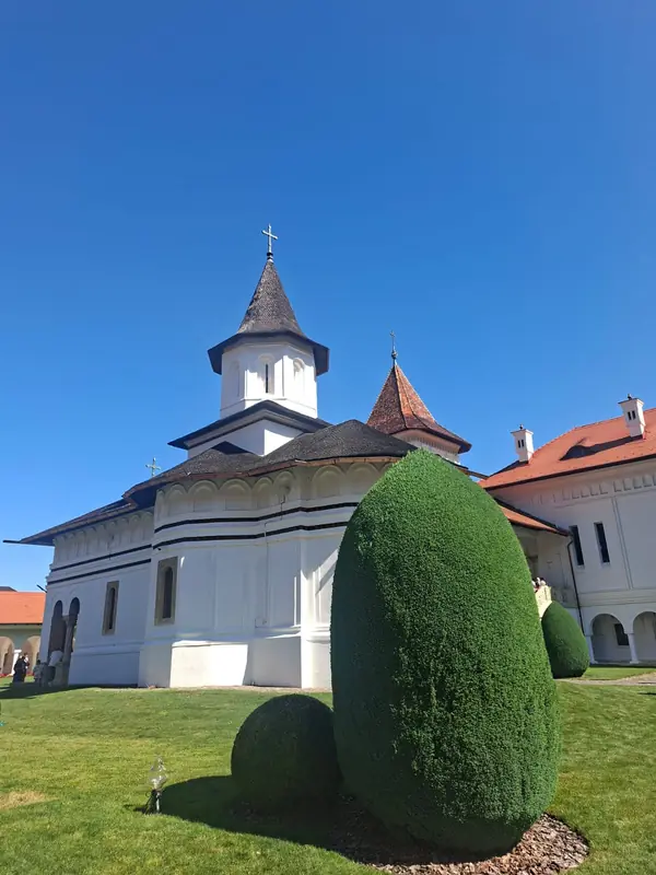 Biserică — Mănăstirea Sâmbăta